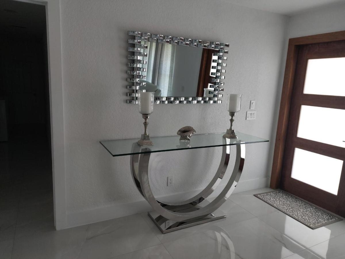 Cape Coral Mini Palace Εξωτερικό φωτογραφία